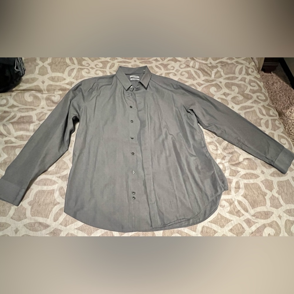 ❌SOLD❌ 
Calvin Klein Button Down